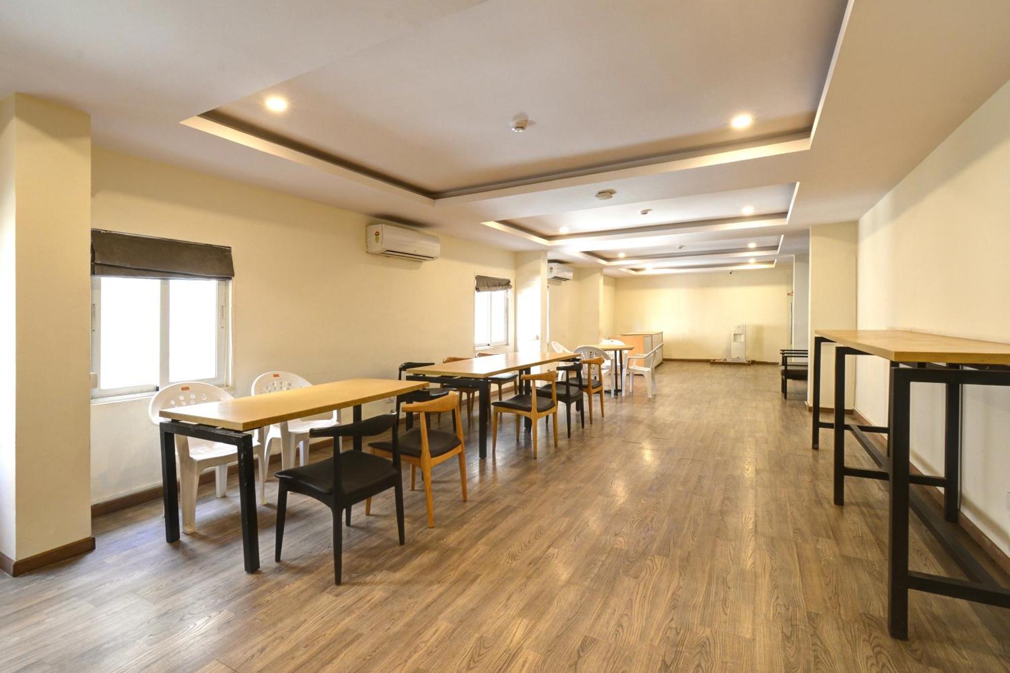 Neelkanth Hotel 3*